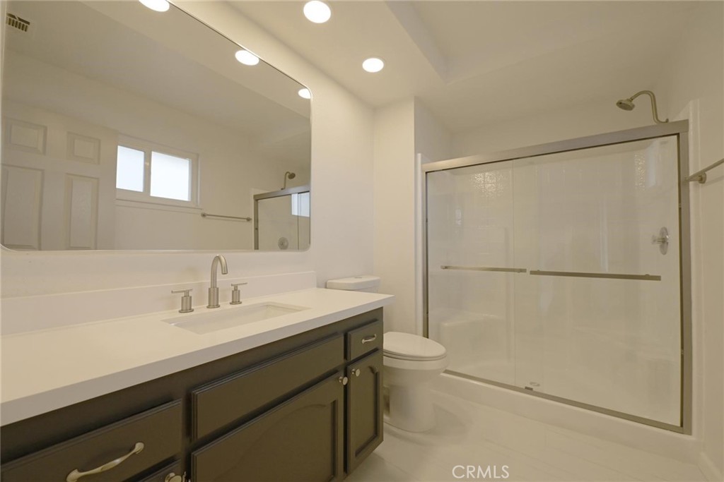 11724 Jamacha Road Apple Valley, CA 92308 - Photo 13 of 25 Primary Bathroom