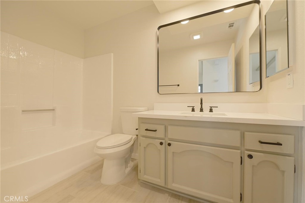 11724 Jamacha Road Apple Valley, CA 92308 - Photo 17 of 25 Guest Bathroom