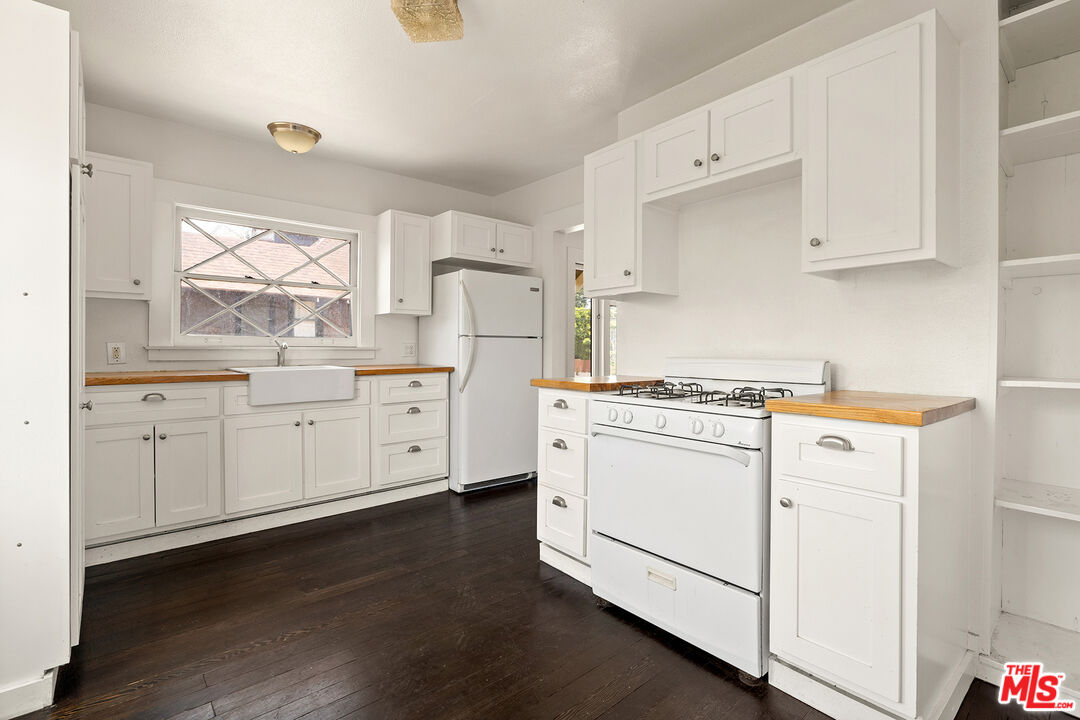 795 East Kensington Road Los Angeles, CA 90026 - Photo 15 of 21