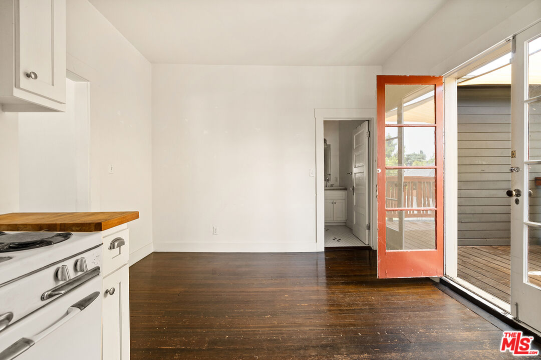 795 East Kensington Road Los Angeles, CA 90026 - Photo 7 of 21