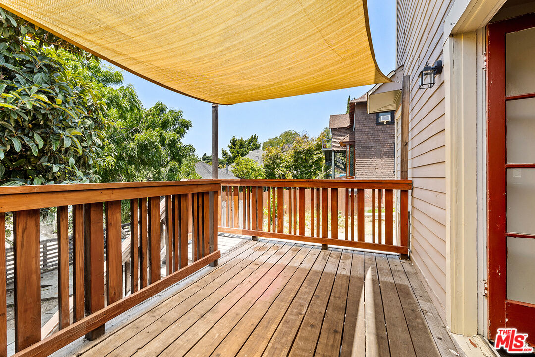 795 East Kensington Road Los Angeles, CA 90026 - Photo 8 of 21