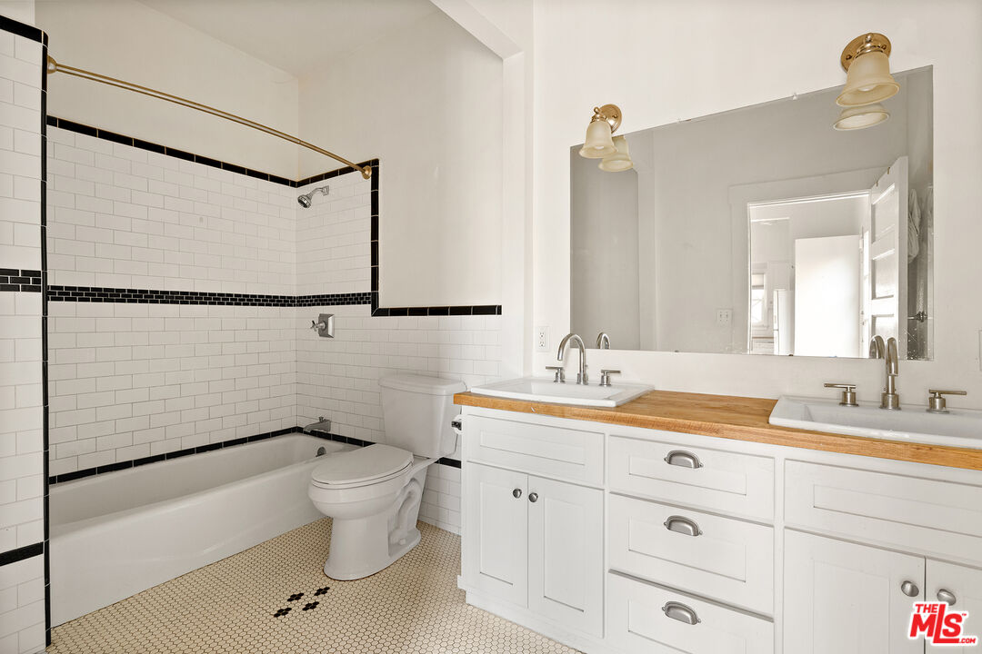 795 East Kensington Road Los Angeles, CA 90026 - Photo 9 of 21