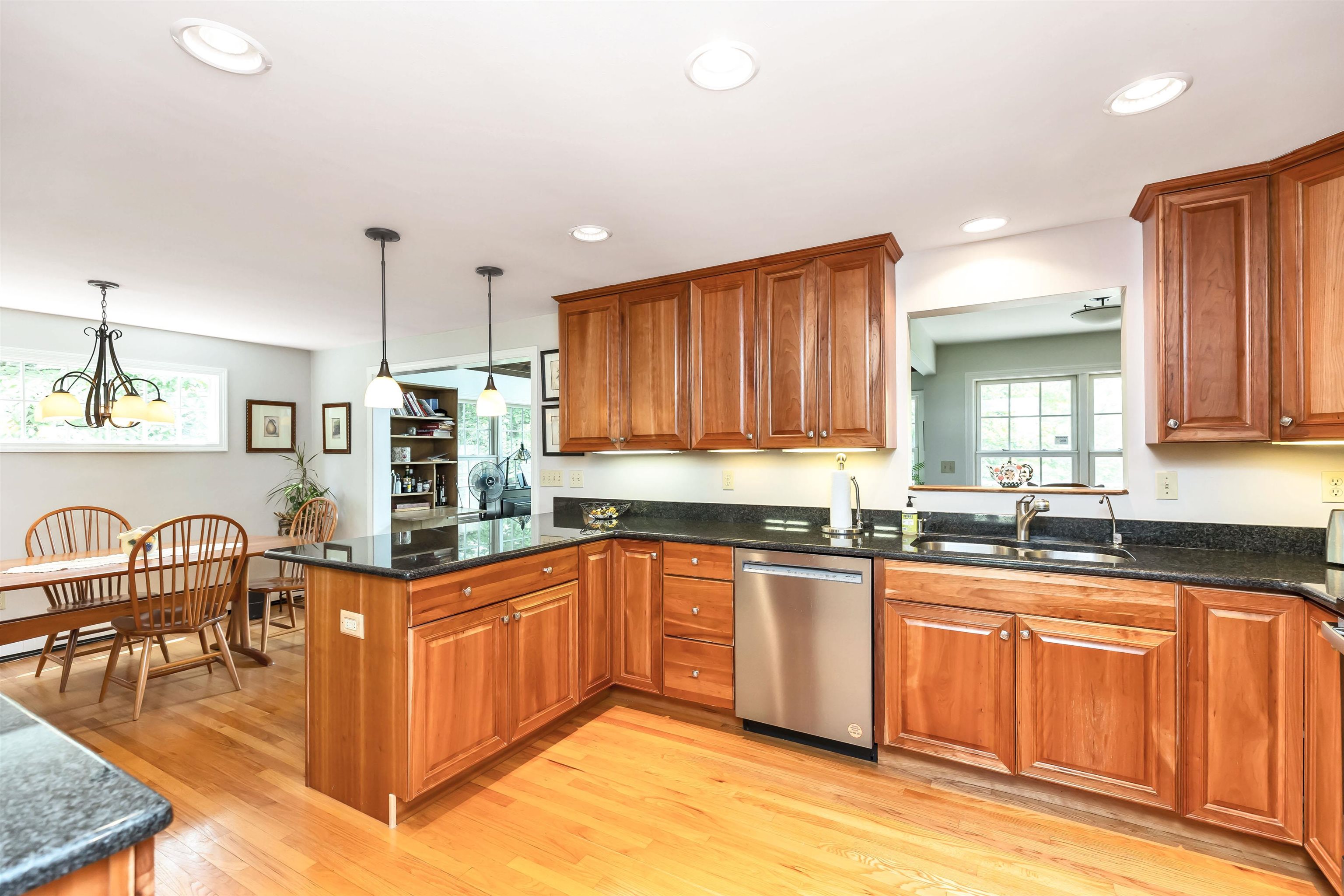 31 Tanager Road Goffstown, NH 03045 - Photo 7 of 39 Gallery Image 7