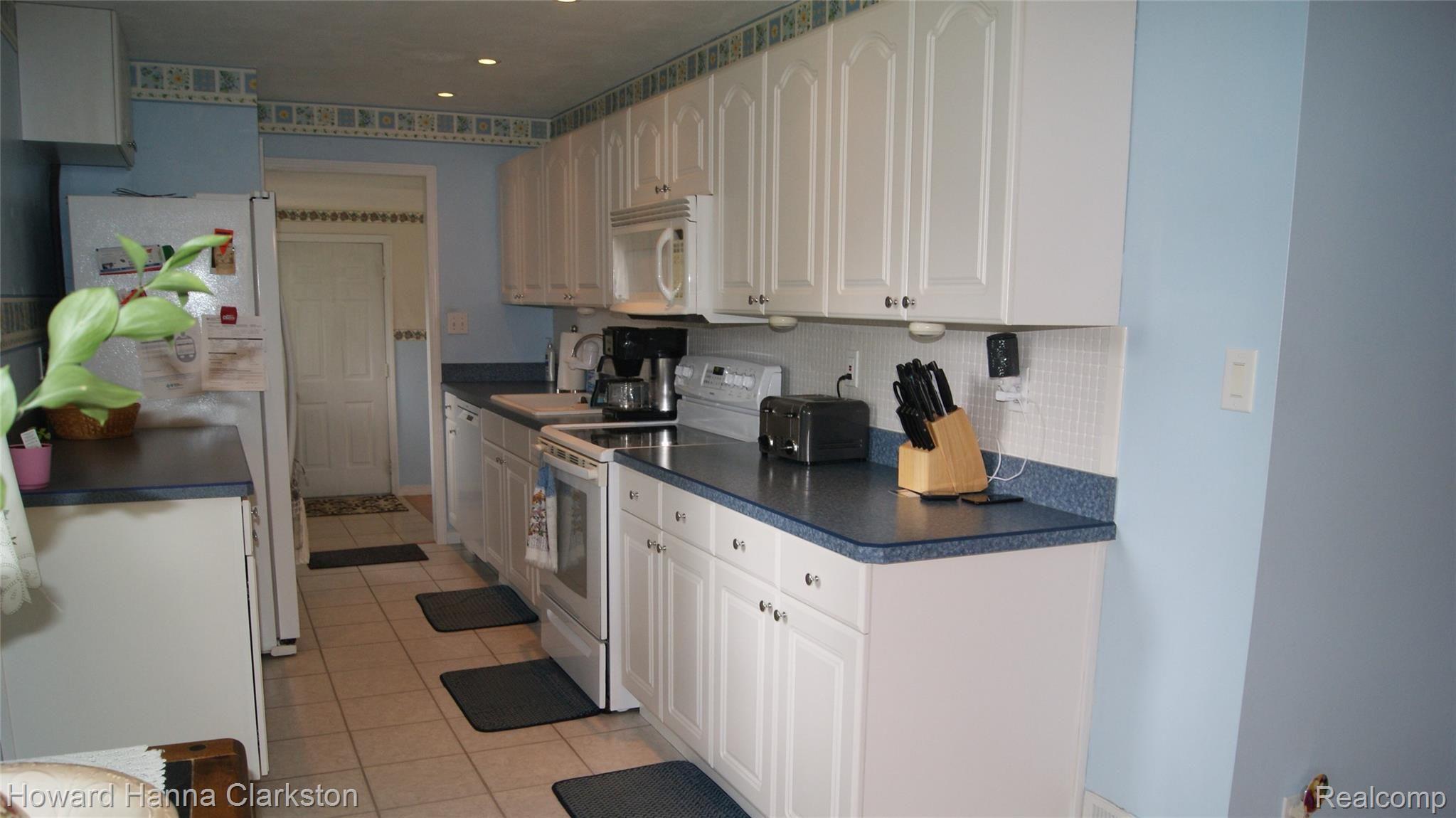5445 Maybee Road Clarkston, MI 48346 - Photo 17 of 18 Updated in 1999