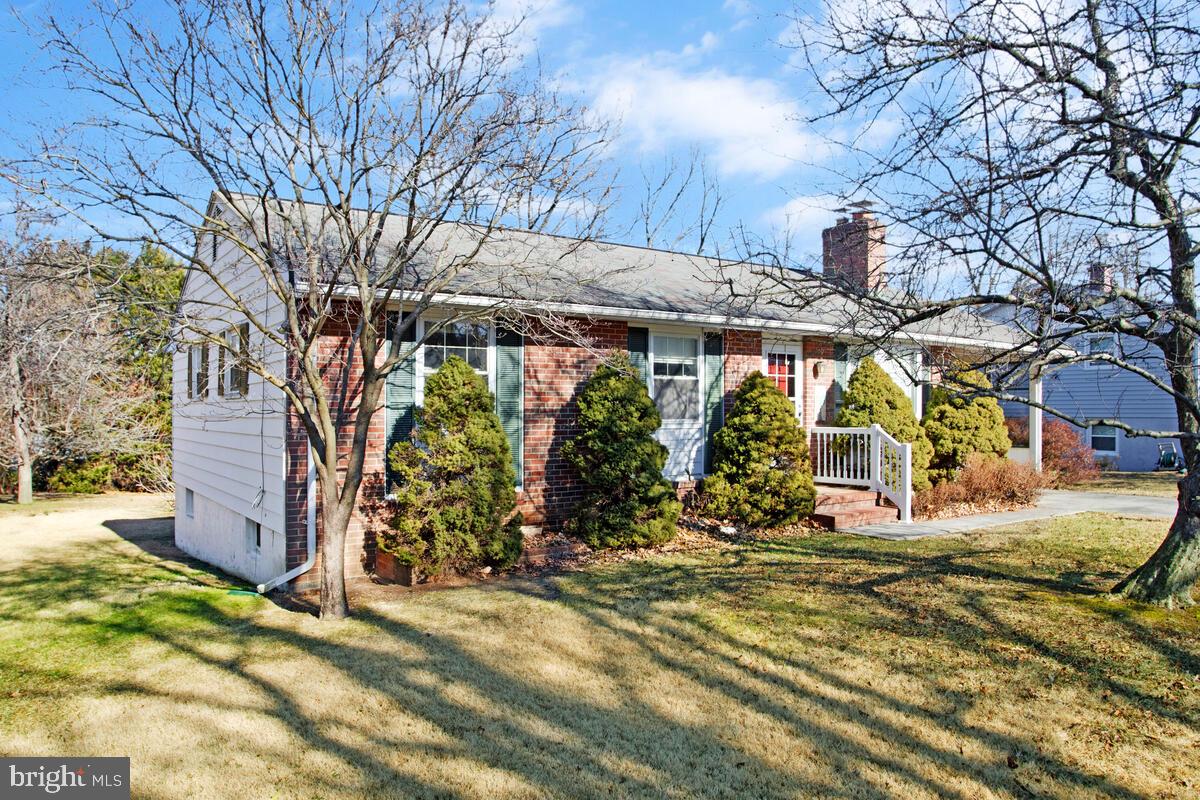 612 Fairmount Road Linthicum Heights, MD 21090 - Photo 3 of 46 a view of a backyard