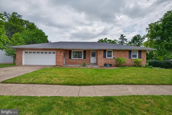 $225,000 | 426 Sioux Drive, Mechanicsburg, PA 17050