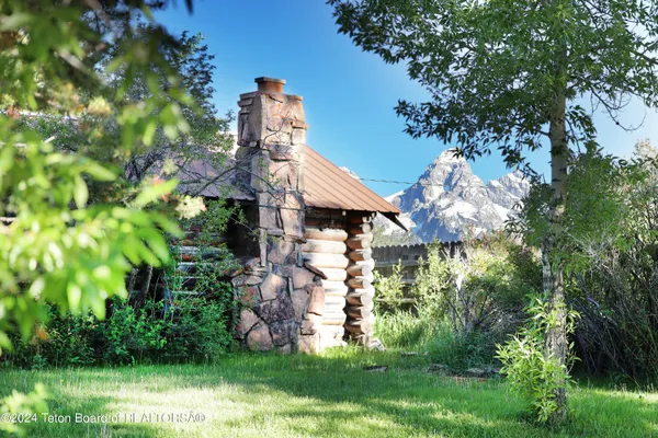 $2,890,000 | 9795 Main Street, Kelly, WY 83001