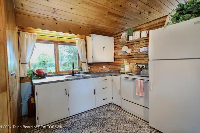 $2,890,000 | 9795 Main Street, Kelly, WY 83001