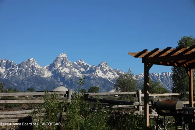 $2,890,000 | 9795 Main Street, Kelly, WY 83001