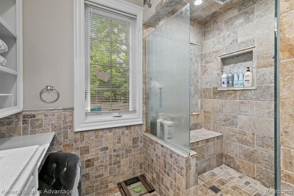33770 Quaker Valley Road Farmington Hills, MI 48331 - Photo 16 of 31