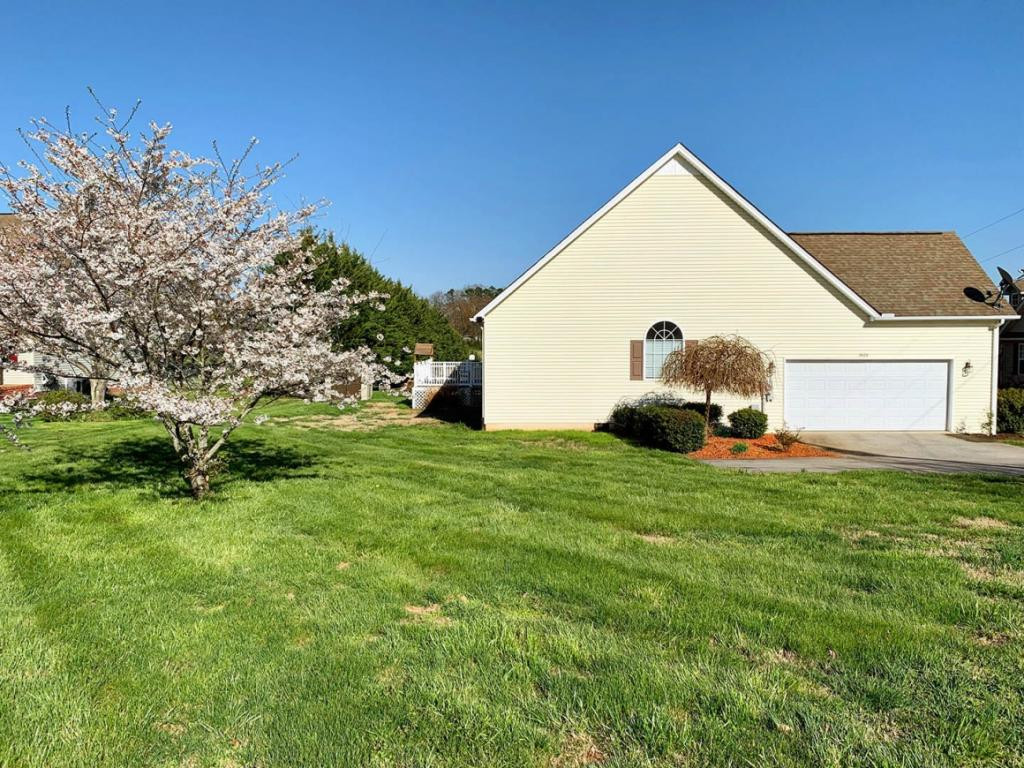2426 Beacon Road Talbott, TN 37877 - Photo 3 of 35 Photo 3