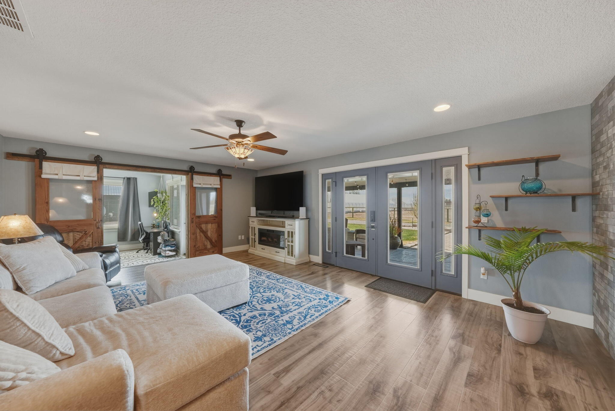 26345 Walker Road Bend, OR 97701 - Photo 12 of 98 11-web-or-mls-Riley_Visuals_047