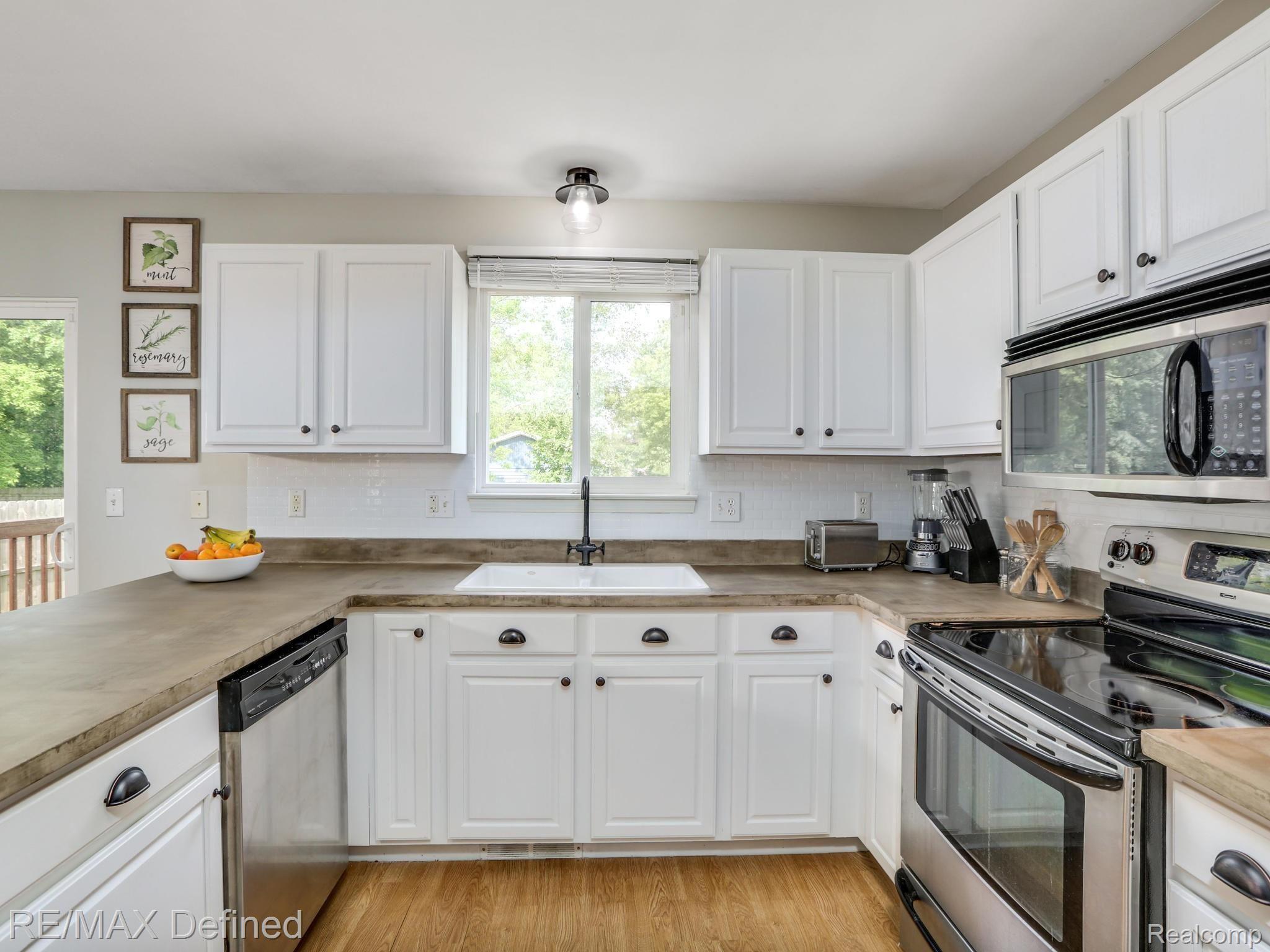 2989 Gravel Ridge Drive Rochester, MI 48307 - Photo 6 of 31 2989 Gravel Ridge Dr Rochester-021-001-2989 Gravel Ridge Drive-MLS_Size.jpg
