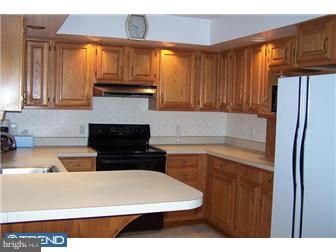 18 Crestwood Road Levittown, PA 19057 - Photo 5 of 10