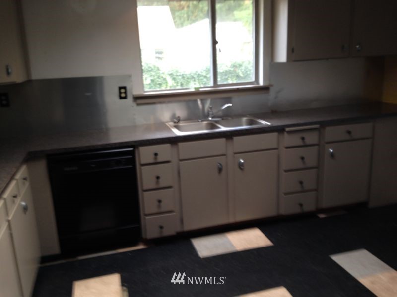 17216 Renton Issaquah Road Southeast Renton, WA 98059 - Photo 5 of 8