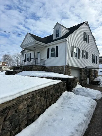 $1,350 | 103 Oak Street, Unit 2, Westerly, RI 02891