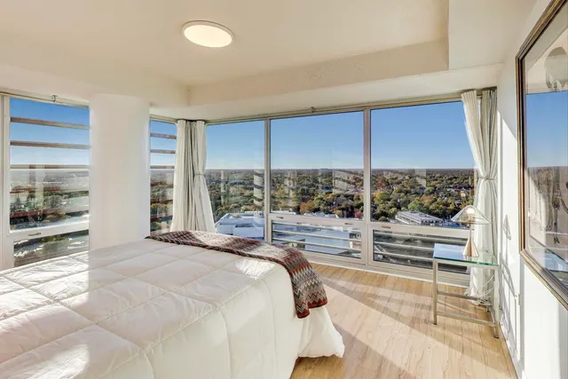 $448,000 | 1720 Maple Avenue, Unit 2580, Evanston, IL 60201