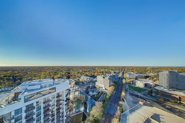 $448,000 | 1720 Maple Avenue, Unit 2580, Evanston, IL 60201