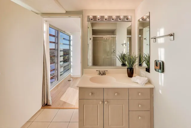 $448,000 | 1720 Maple Avenue, Unit 2580, Evanston, IL 60201