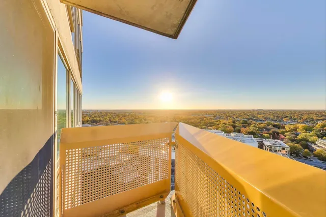 $448,000 | 1720 Maple Avenue, Unit 2580, Evanston, IL 60201