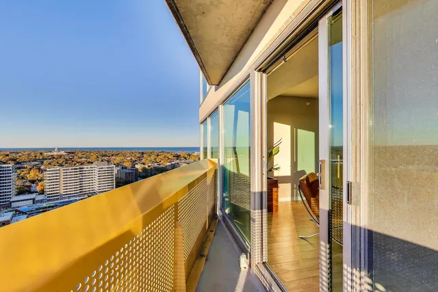 $448,000 | 1720 Maple Avenue, Unit 2580, Evanston, IL 60201