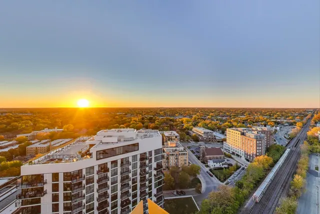 $448,000 | 1720 Maple Avenue, Unit 2580, Evanston, IL 60201