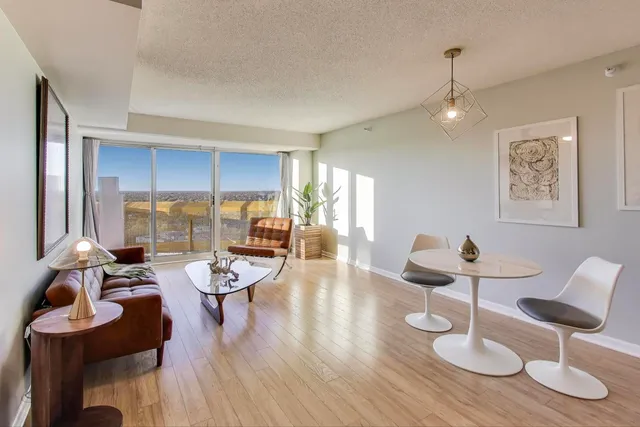 $448,000 | 1720 Maple Avenue, Unit 2580, Evanston, IL 60201