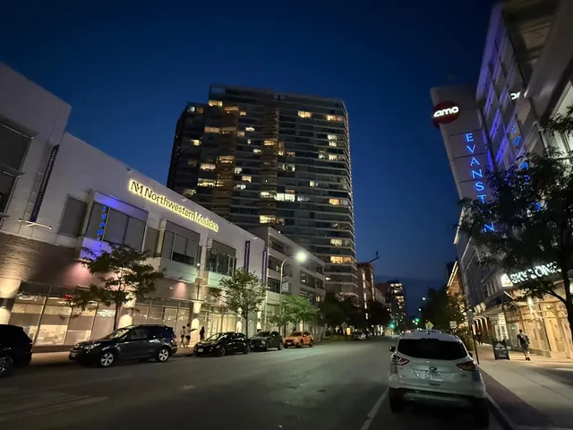 $448,000 | 1720 Maple Avenue, Unit 2580, Evanston, IL 60201