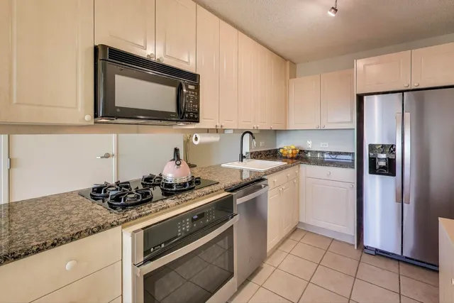 $448,000 | 1720 Maple Avenue, Unit 2580, Evanston, IL 60201