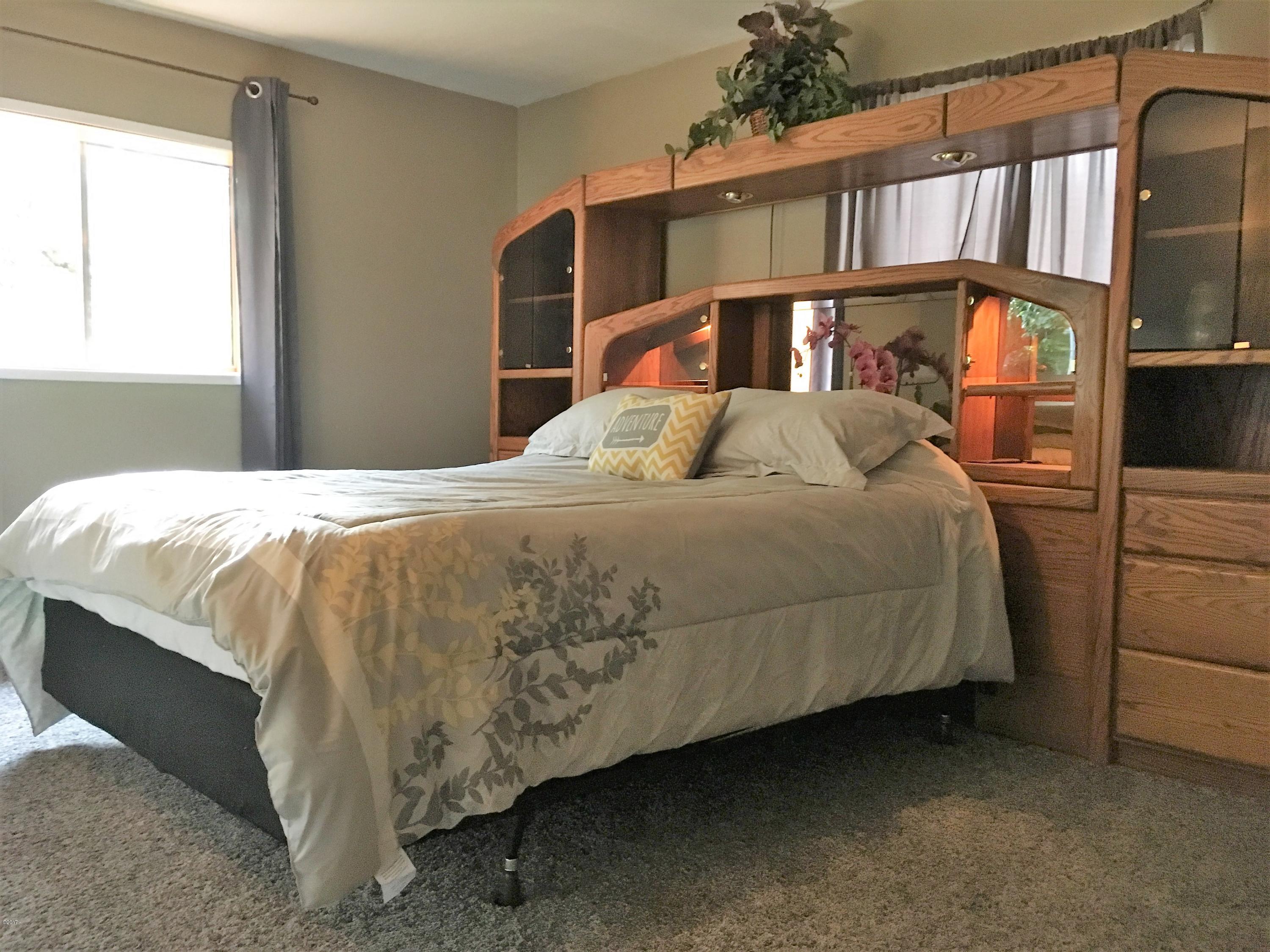 1685 Northeast Sturdevant Road Toledo, OR 97391 - Photo 25 of 37 Downstairs bedroom
