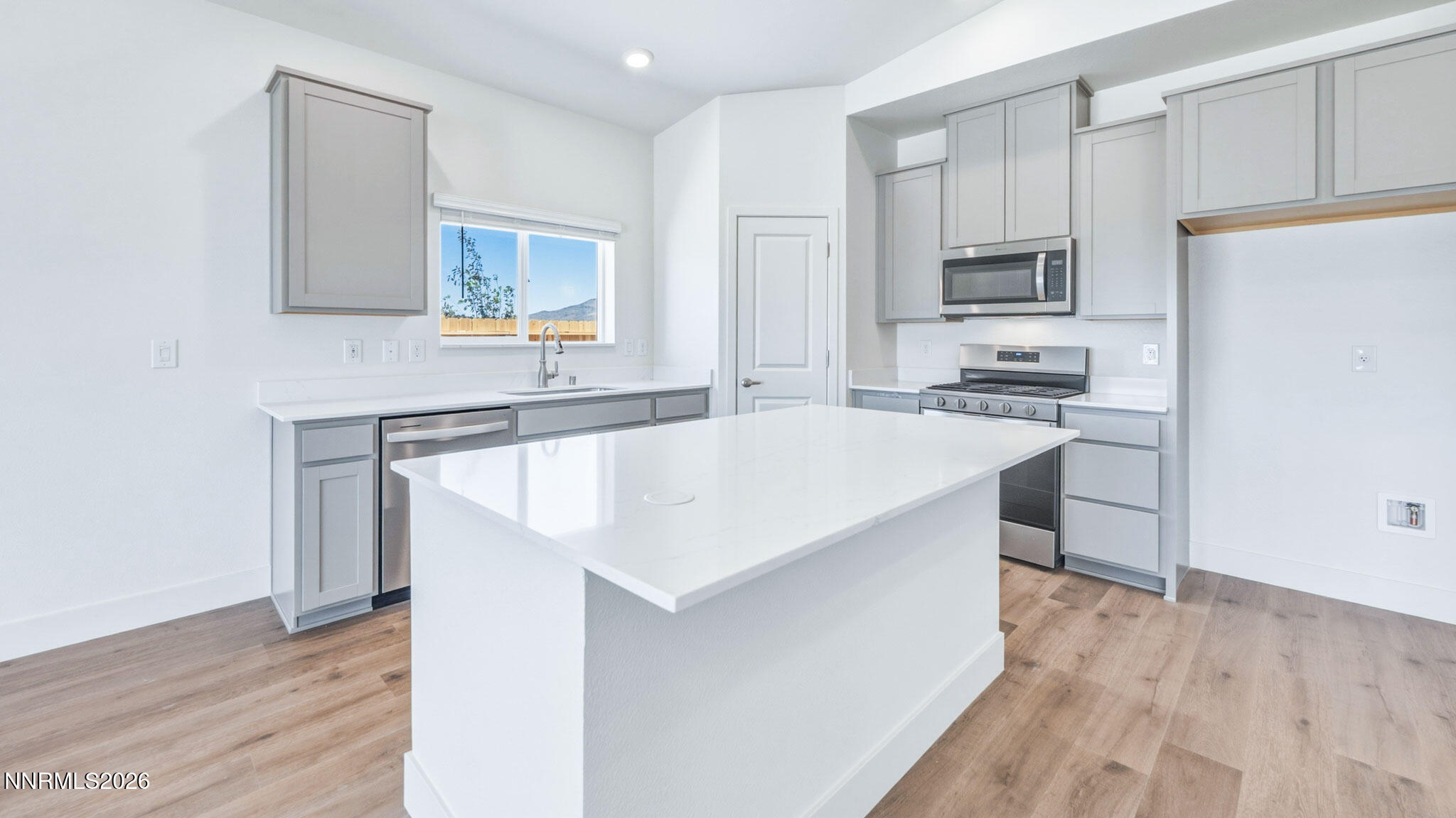 630 Fraser Loop Dayton, NV 89403 - Photo 6 of 35 Kitchen