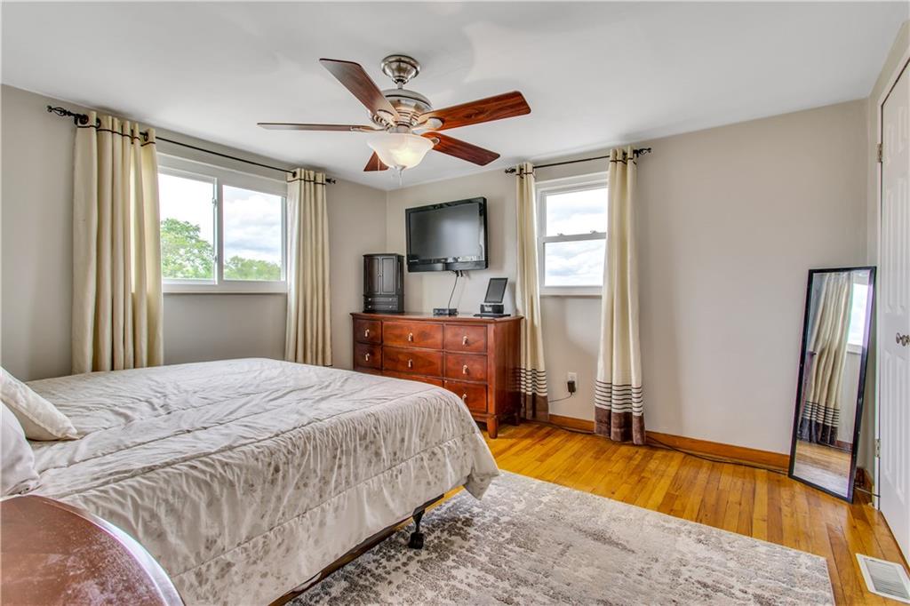 4273 Glen Lytle Road Pittsburgh, PA 15217 - Photo 12 of 25 Gallery Image 12