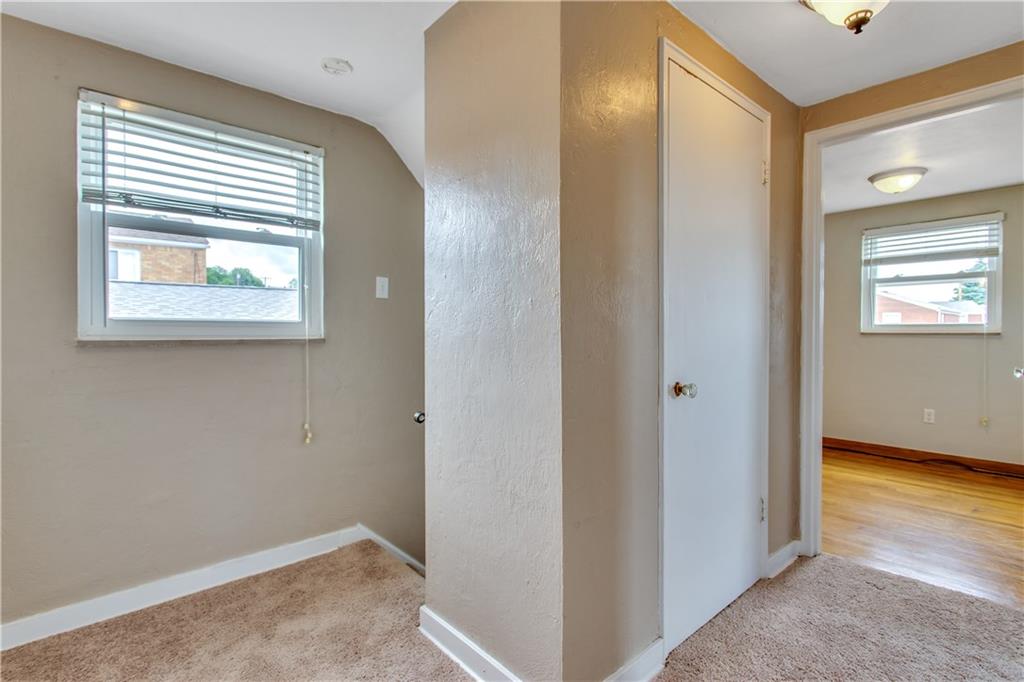 4273 Glen Lytle Road Pittsburgh, PA 15217 - Photo 16 of 25 Gallery Image 16