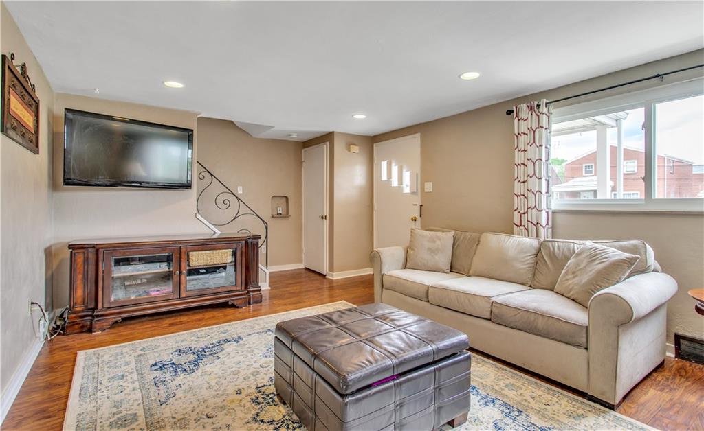 4273 Glen Lytle Road Pittsburgh, PA 15217 - Photo 4 of 25 Gallery Image 4