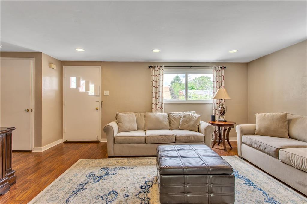 4273 Glen Lytle Road Pittsburgh, PA 15217 - Photo 5 of 25 Gallery Image 5