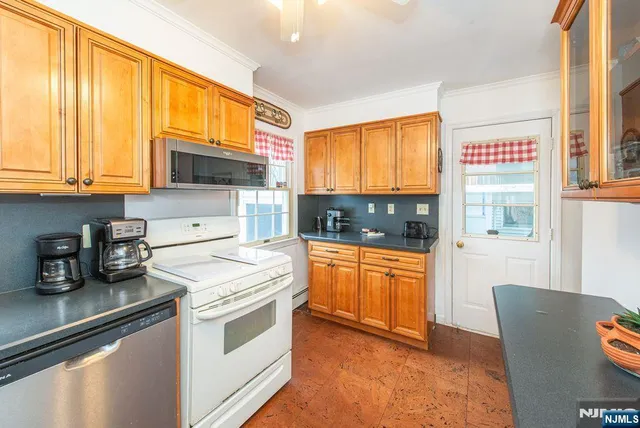 $479,000 | 1452 Lincoln Avenue, Pompton Lakes, NJ 07442