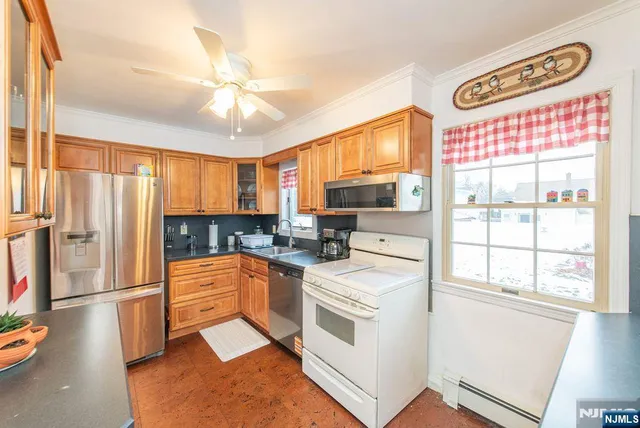 $479,000 | 1452 Lincoln Avenue, Pompton Lakes, NJ 07442