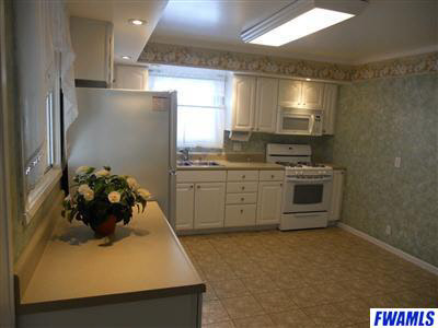 5902 Southcrest Road Fort Wayne, IN 46816 - Photo 3 of 19