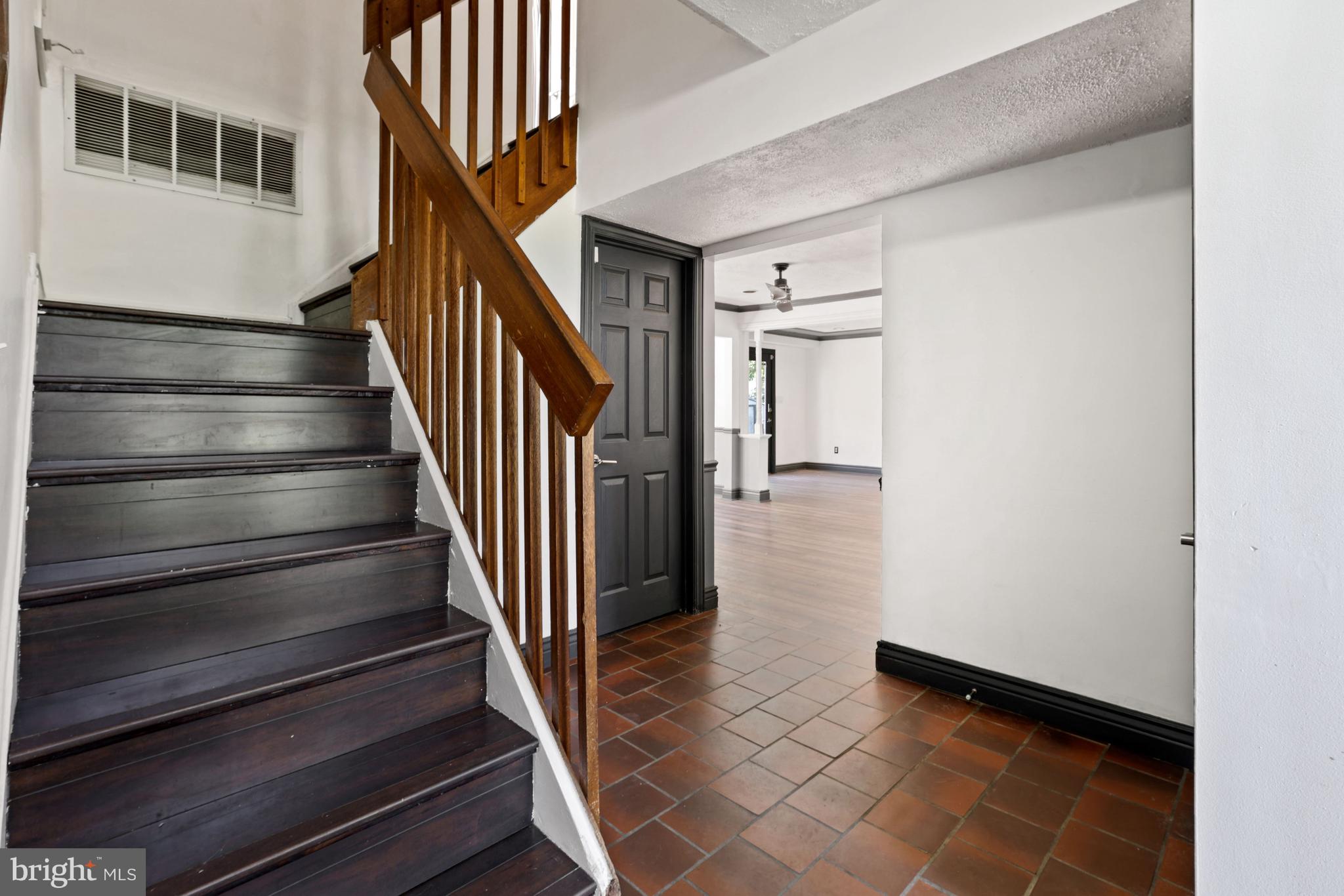 44 Victoria Circle Dover, DE 19901 - Photo 13 of 32 Stairs to Upper Level