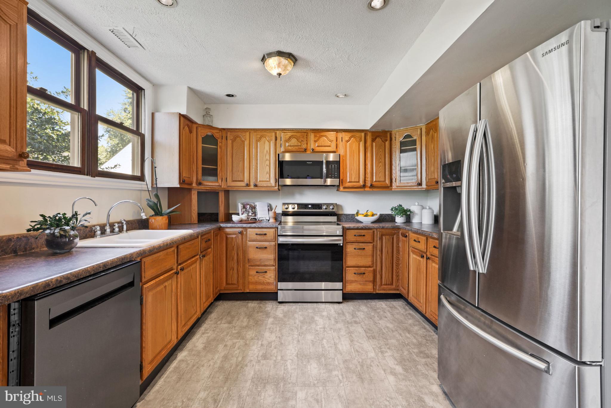 44 Victoria Circle Dover, DE 19901 - Photo 5 of 32 Kitchen