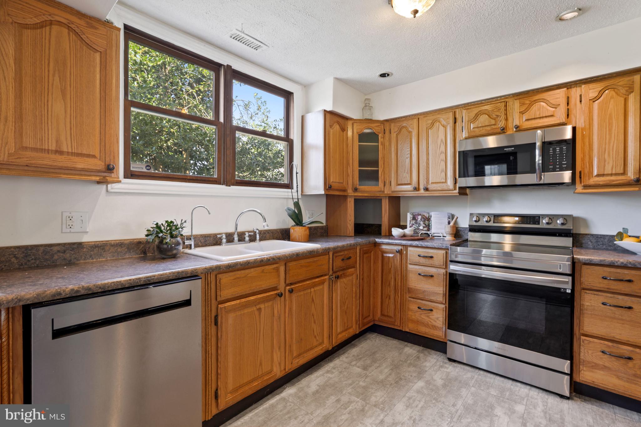 44 Victoria Circle Dover, DE 19901 - Photo 6 of 32 Kitchen