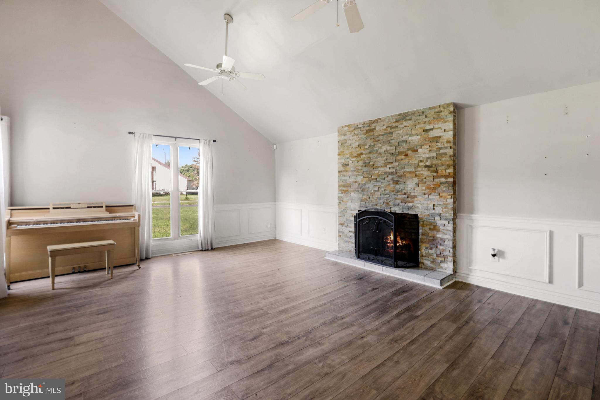 44 Victoria Circle Dover, DE 19901 - Photo 8 of 32 Living Room