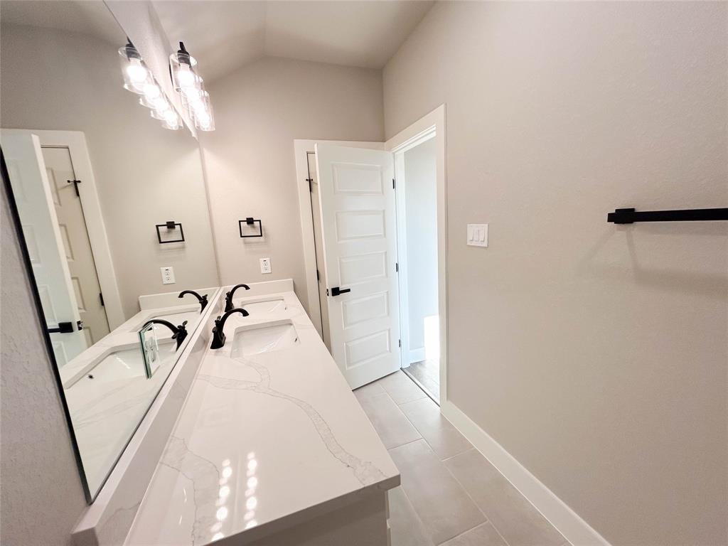 913 Cooksey Court Grandview, TX 76050 - Photo 14 of 17