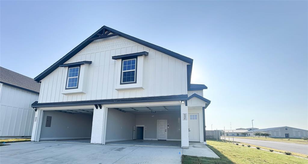 913 Cooksey Court Grandview, TX 76050 - Photo 2 of 17