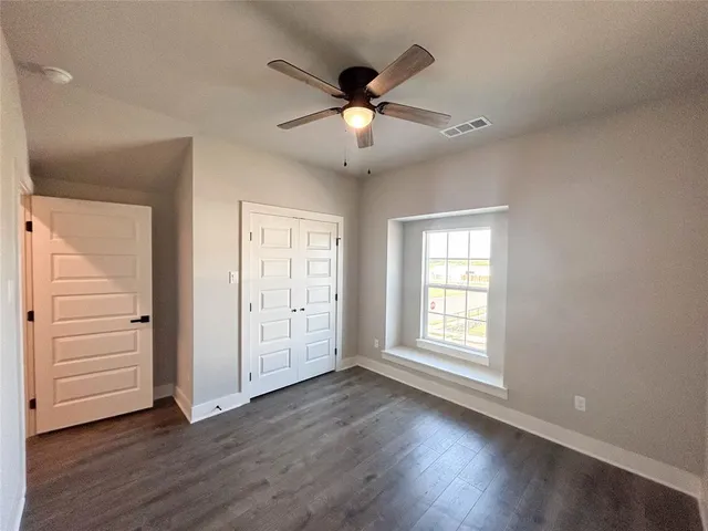 $1,895 | 913 Cooksey Court, Grandview, TX 76050