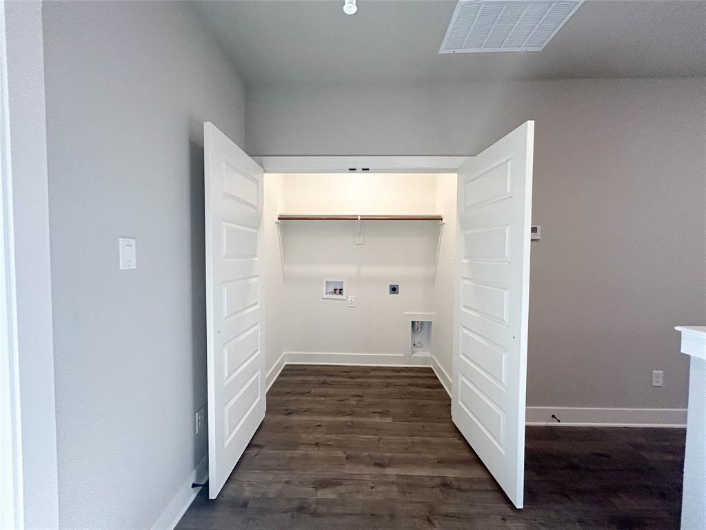 913 Cooksey Court Grandview, TX 76050 - Photo 10 of 17