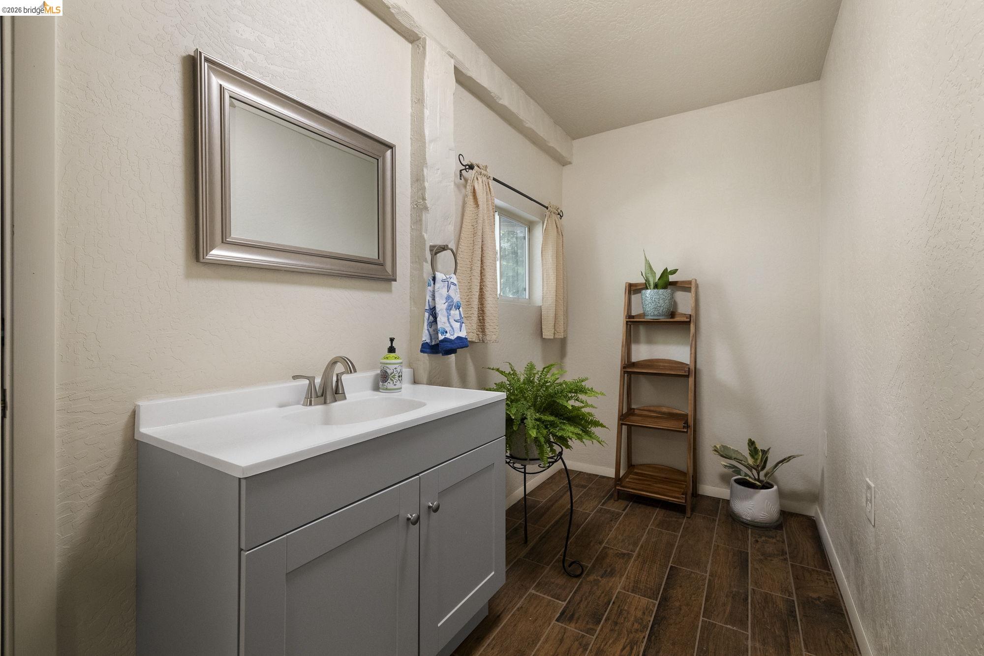 21550 Phoenix Lake Road Sonora, CA 95370 - Photo 22 of 50 a bathroom with a sink and a mirror