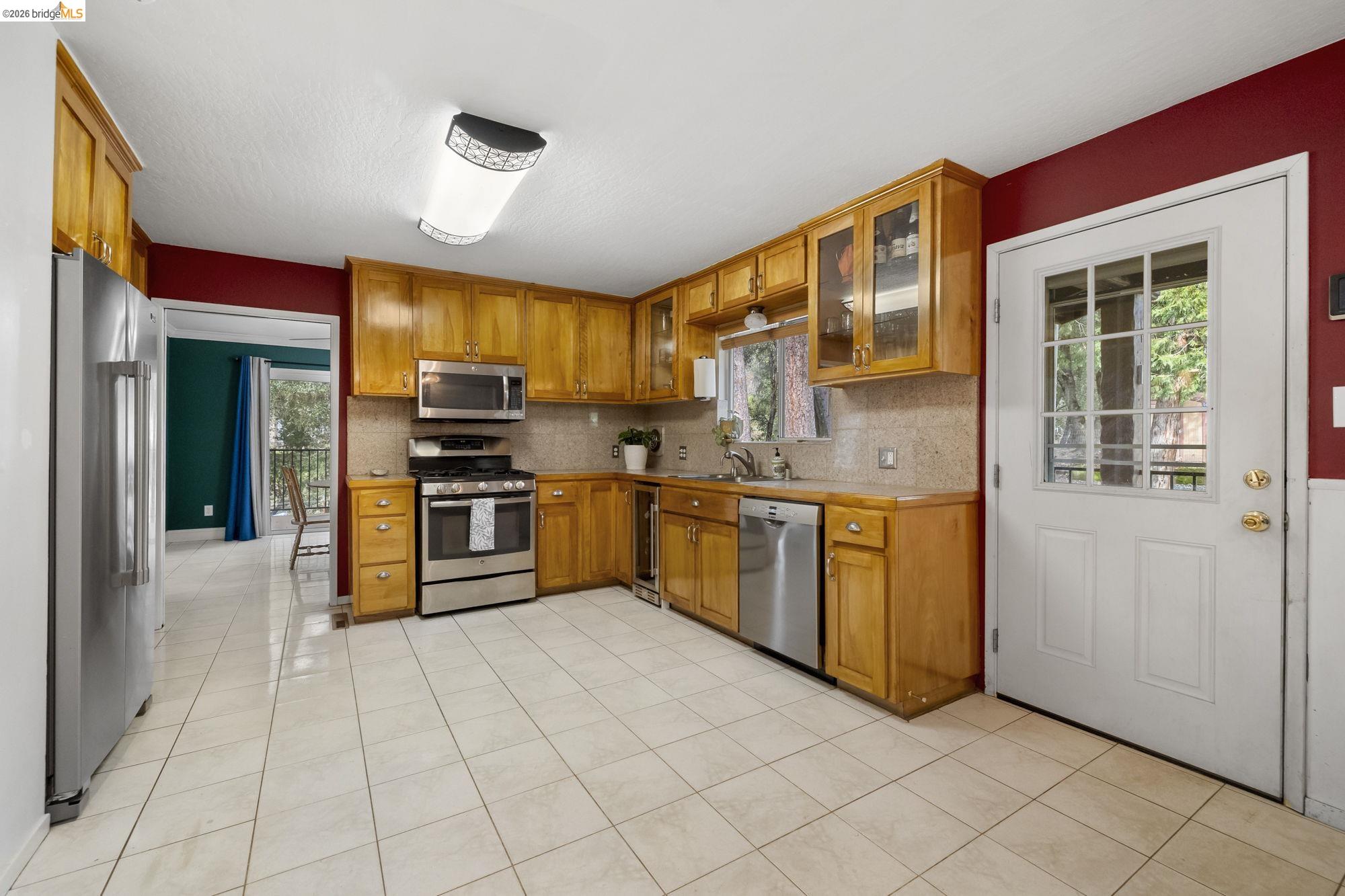 21550 Phoenix Lake Road Sonora, CA 95370 - Photo 3 of 50 a kitchen with stainless steel appliances granite countertop a stove a sink and a refrigerator