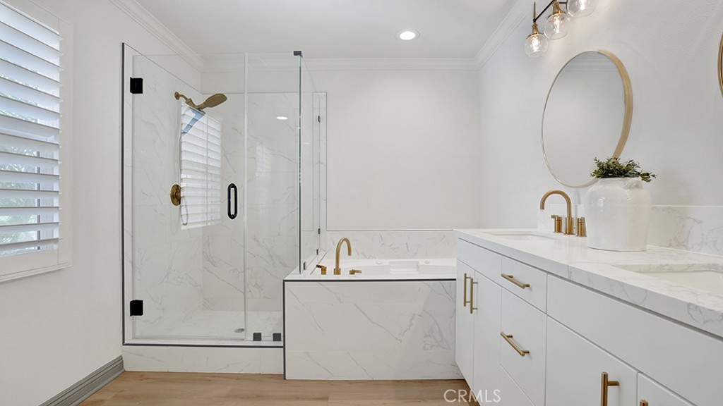 79 Modesto Irvine, CA 92602 - Photo 48 of 54 Spacious en-suite Main Bathroom