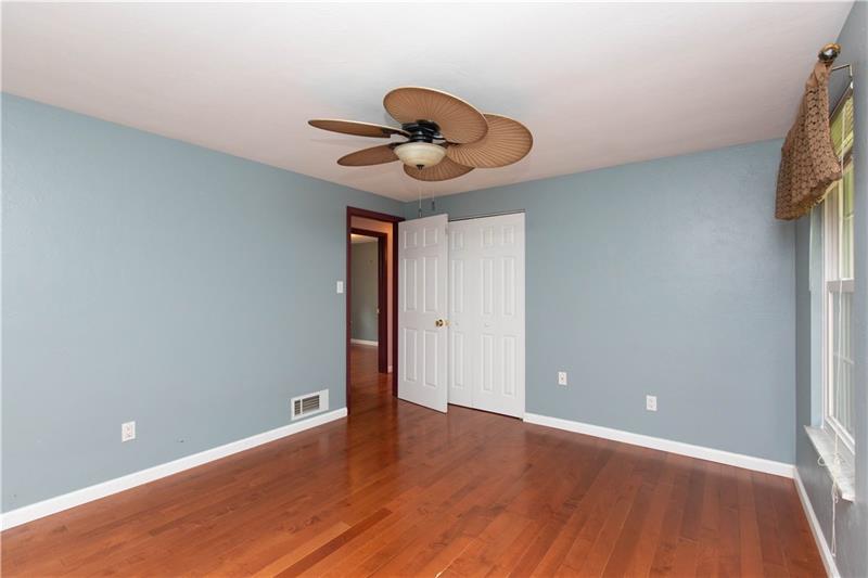 182 Center Avenue Cecil, PA 15321 - Photo 11 of 25 Gallery Image 11